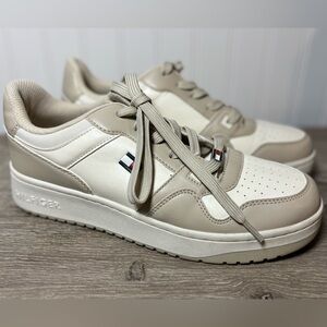 Tommy Hilfiger TWIGYE Sneakers Size 8.5